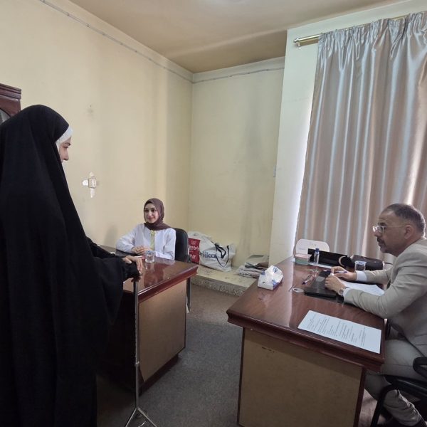 طلبة المرحلة الثالثة (فارم دي) يؤدون اختبار المهارات السريرية (1)